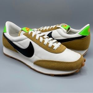 Women’s Nike Daybreak size 7